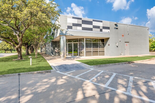 Plus de détails pour 10105 W Technology Blvd, Dallas, TX - Industriel/Logistique à louer