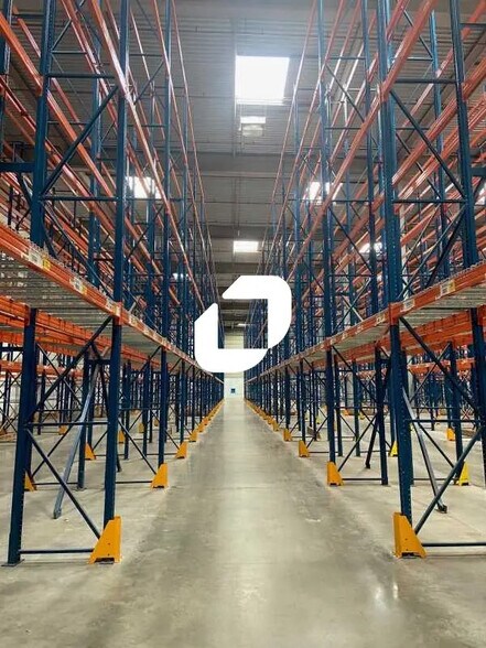 Industriel/Logistique dans Ormes à louer - Photo de l’immeuble – Image 3 sur 9