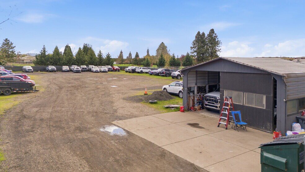 29850 Kelso St, Eugene, OR à vendre - Photo de l’immeuble – Image 3 sur 14