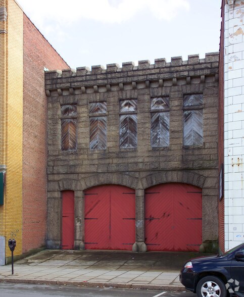 376 S Main St, Fall River, MA à louer - Photo de l’immeuble – Image 2 sur 2