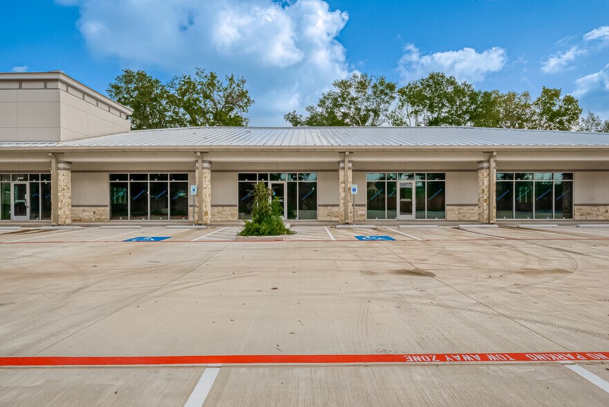 910 East Ave, Katy, TX à louer - Photo de l’immeuble – Image 1 sur 46