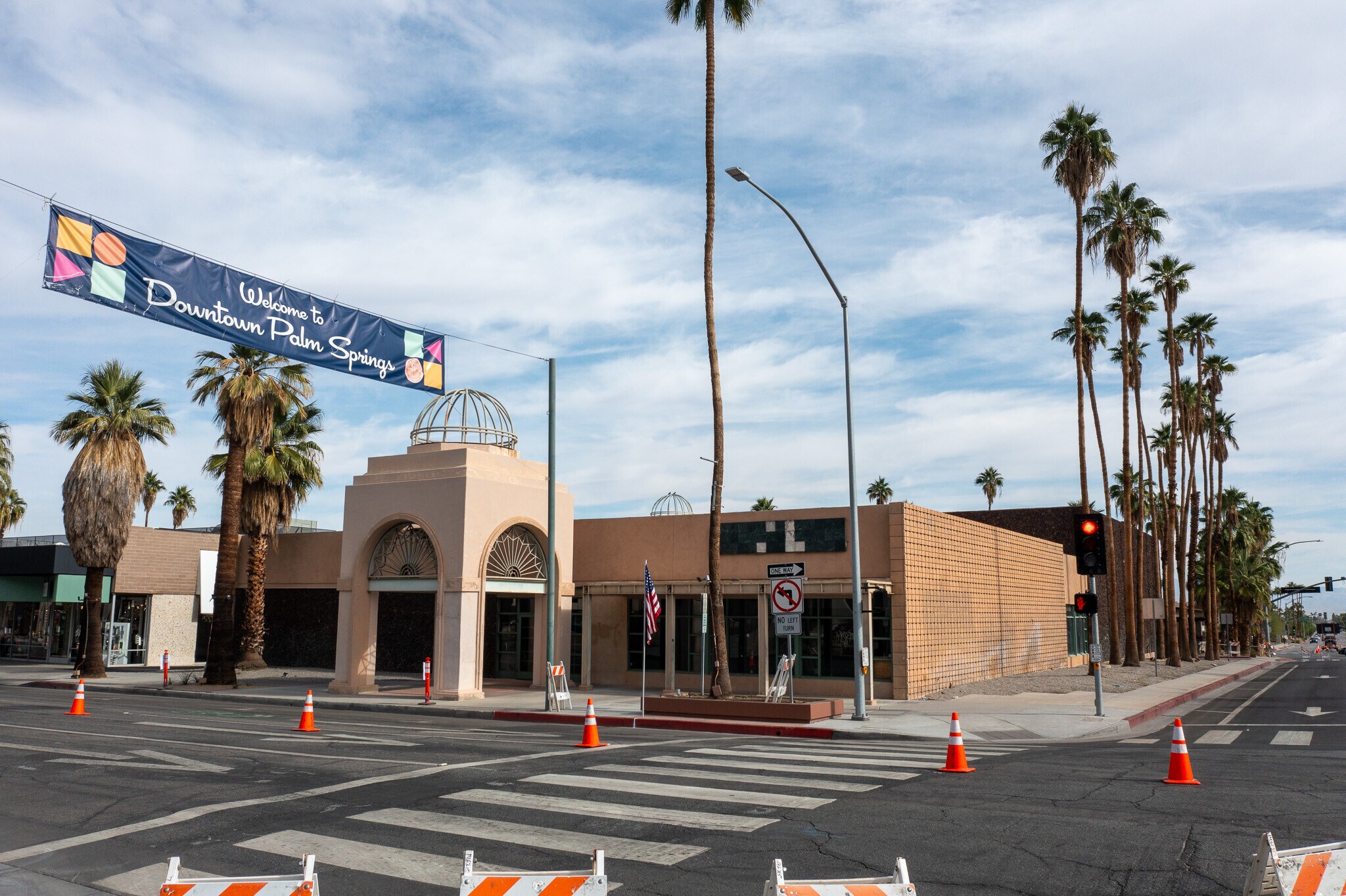490 S Palm Canyon Dr, Palm Springs, CA à vendre Photo de l’immeuble– Image 1 sur 31