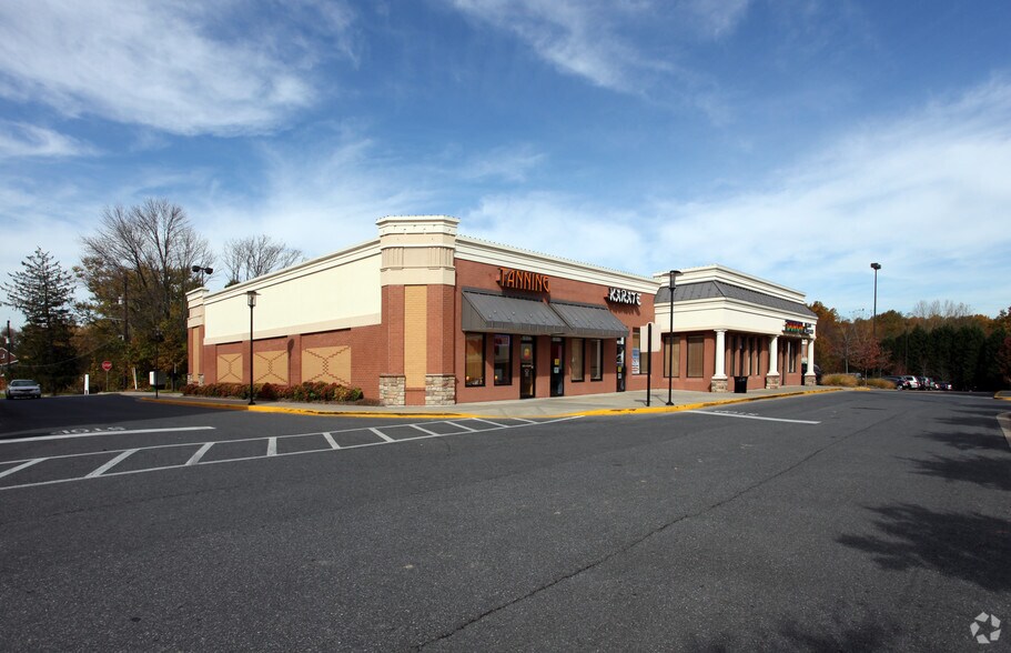 18304 Village Center Dr, Olney, MD à louer - Photo principale – Image 1 sur 3