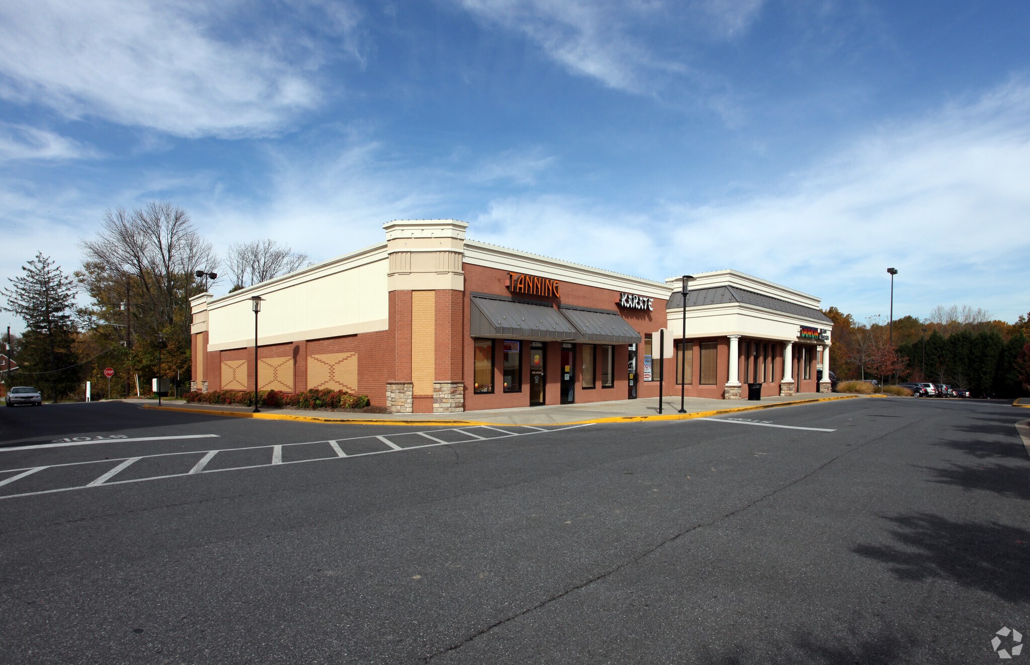 18304 Village Center Dr, Olney, MD à louer Photo principale– Image 1 sur 4