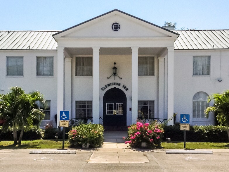 108 Royal Palm Ave, Clewiston, FL à vendre - Photo principale – Image 1 sur 15