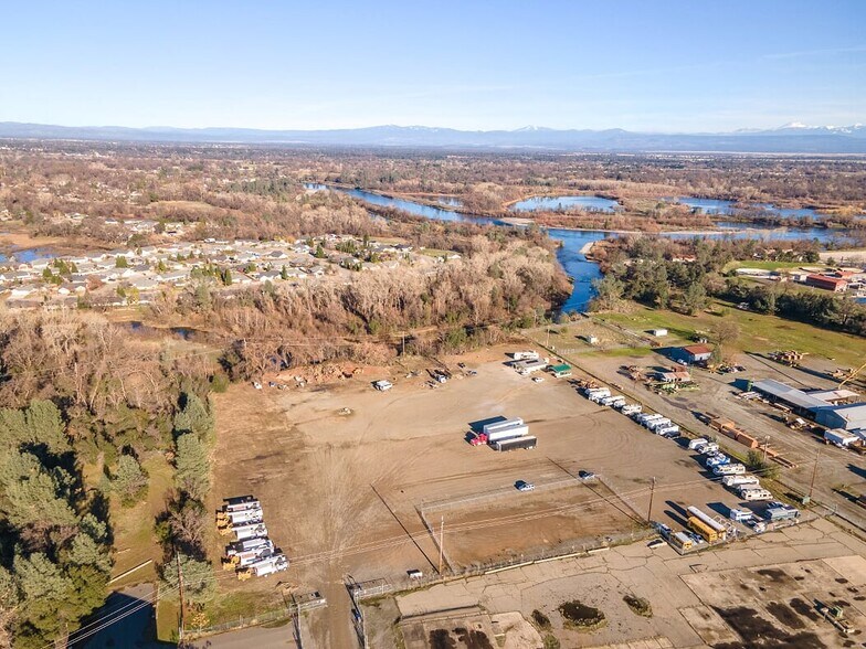 8025 Eastside Rd, Redding, CA à louer - Photo de l’immeuble – Image 3 sur 7