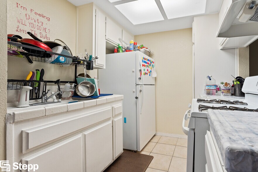 560 W 4th St, San Pedro, CA à vendre - Photo intérieure – Image 3 sur 10