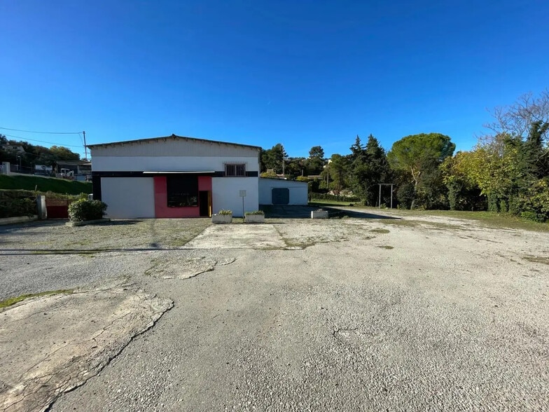 Local d'activités dans Draguignan à vendre - Photo de l’immeuble – Image 2 sur 22