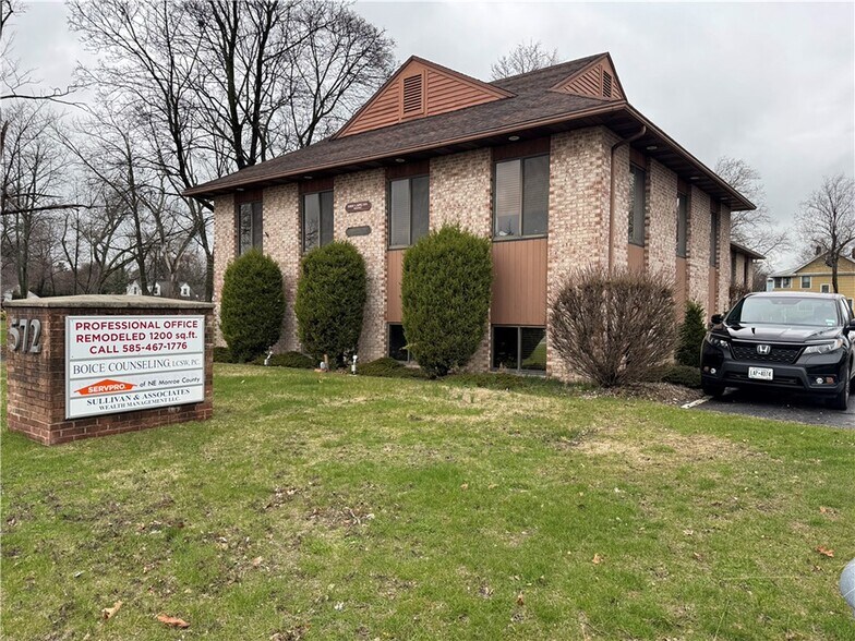 572 Titus Ave, Irondequoit, NY à louer - Photo de l’immeuble – Image 2 sur 19