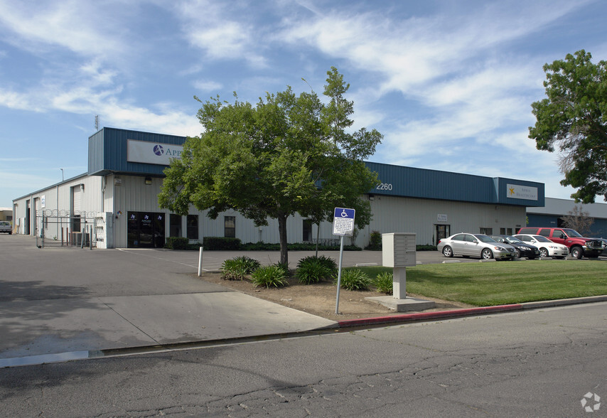 2260 Cooper Ave, Merced, CA à louer - Photo de l’immeuble – Image 2 sur 33