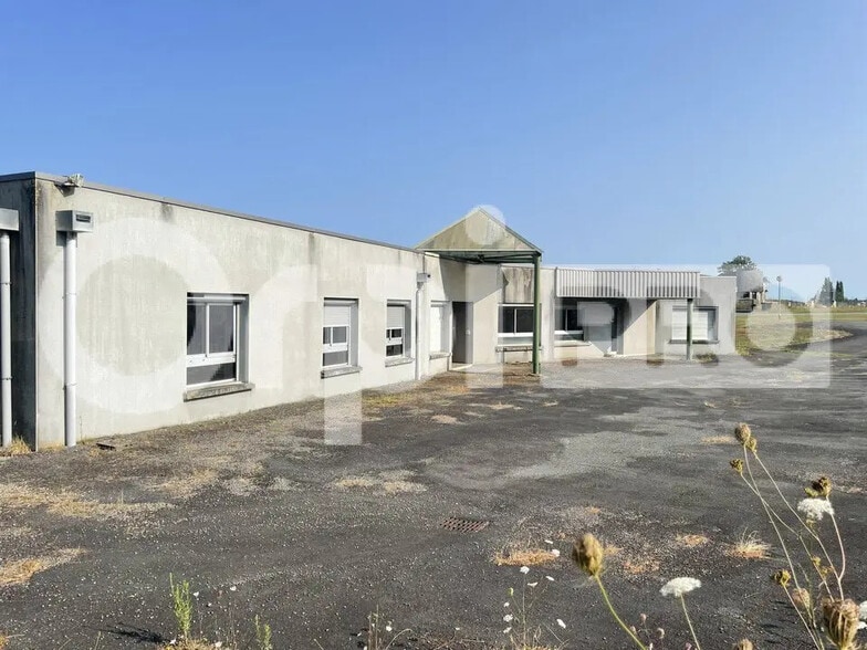 Local d'activités dans Saint-Junien à vendre - Photo de l’immeuble – Image 3 sur 12