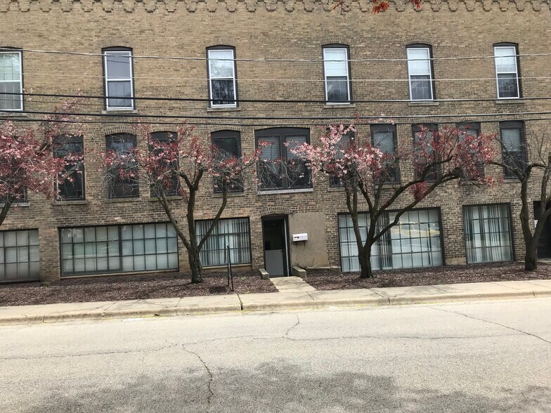 9-23 N Union St, Elgin, IL à louer - Photo principale – Image 1 sur 10