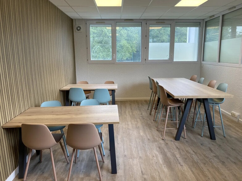 2 Rue Robert Schuman, Rezé à louer - Photo de l’immeuble – Image 3 sur 7
