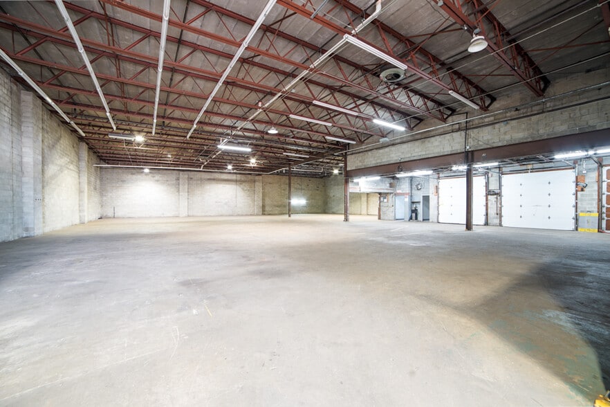 201 Ferris Ave, White Plains, NY à louer - Photo de l’immeuble – Image 1 sur 18