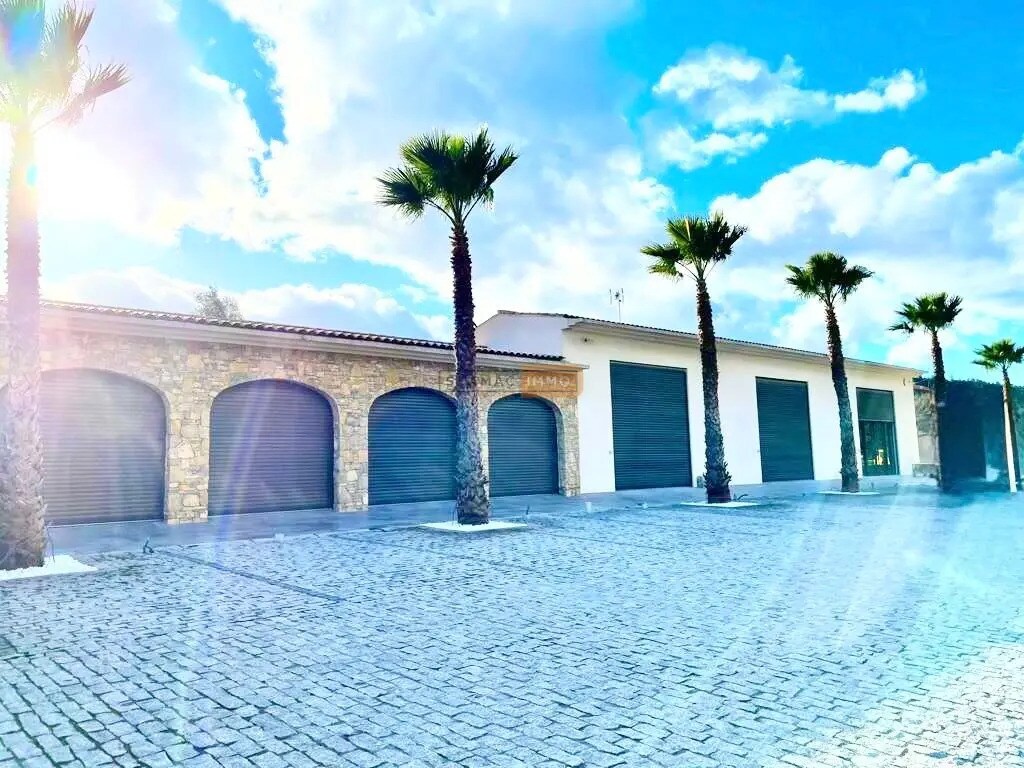 Local d’activités dans Sainte-Maxime à louer Photo de l’immeuble– Image 1 sur 6