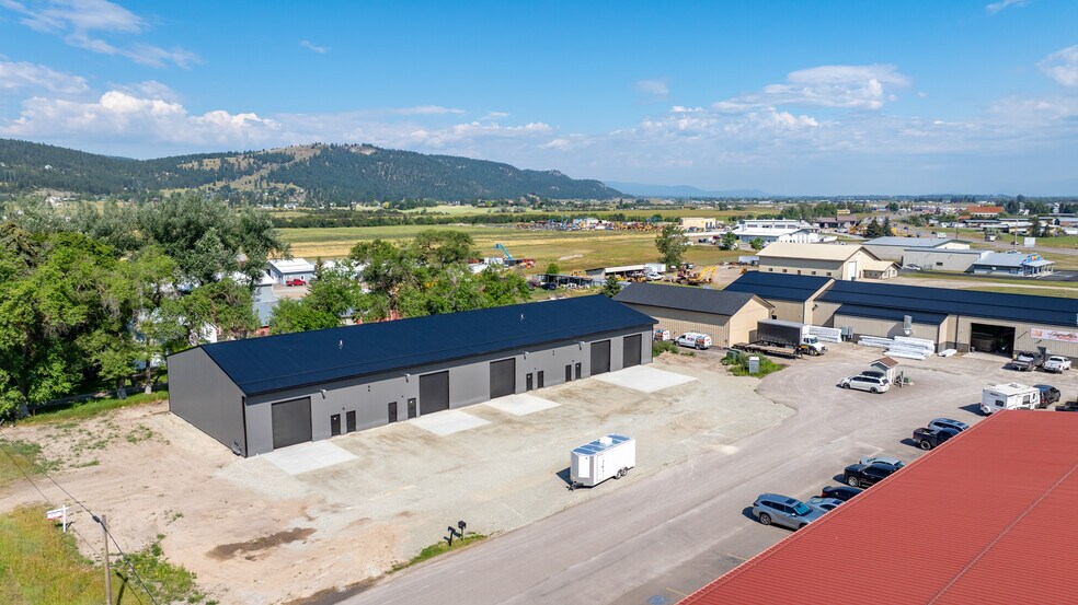 104 Rocky Cliff Ln, Kalispell, MT à louer - Photo de l’immeuble – Image 3 sur 23