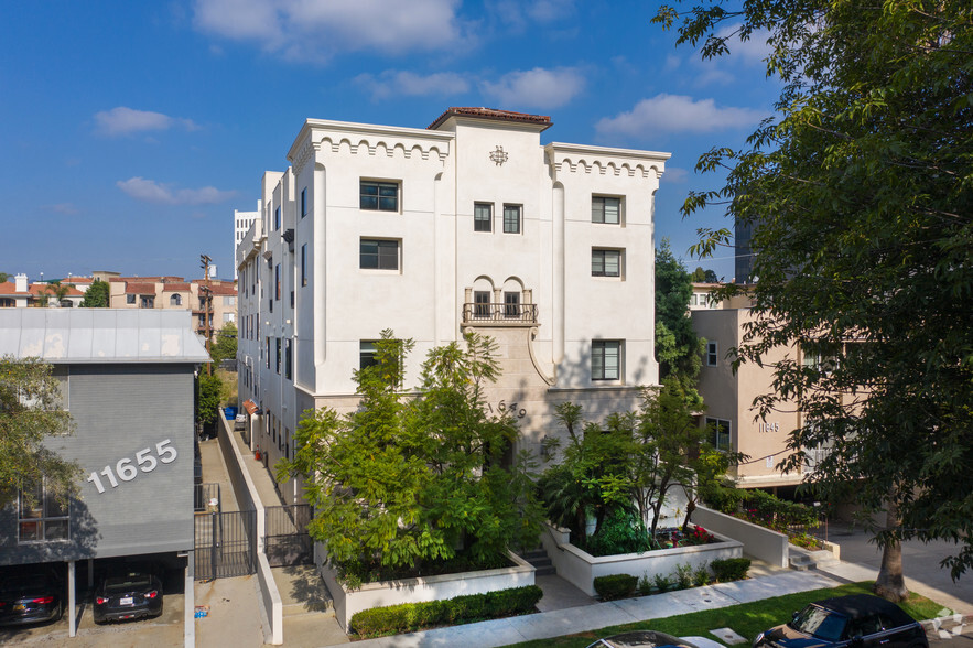 11649 Mayfield Ave, Los Angeles, CA à vendre - Photo principale – Image 1 sur 25