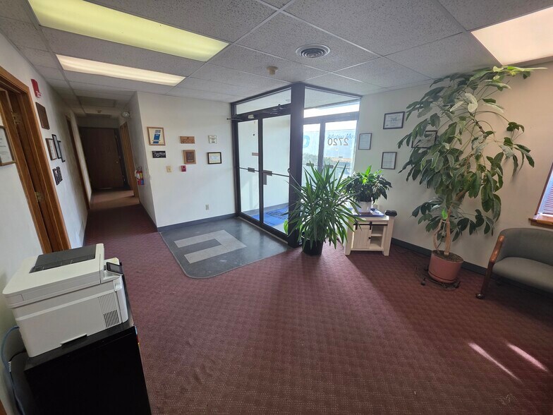 2720 E Highway 44, Rapid City, SD à louer - Photo de l’immeuble – Image 2 sur 13
