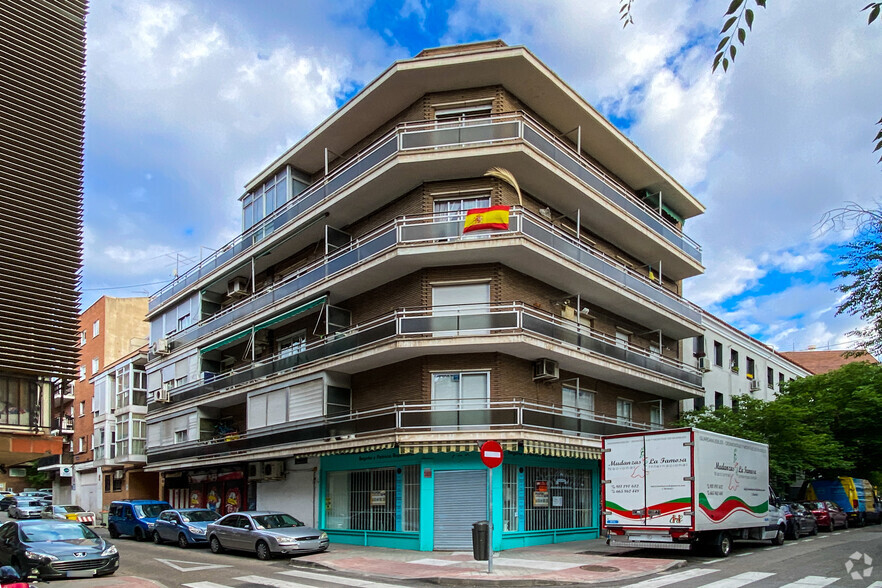 Immeuble residentiel dans Madrid, Madrid à vendre - Photo principale – Image 1 sur 1