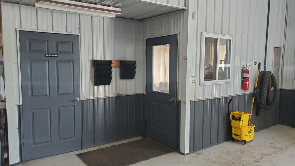 9449 Genesee St, New Lothrop, MI à vendre - Photo de l’immeuble – Image 2 sur 21