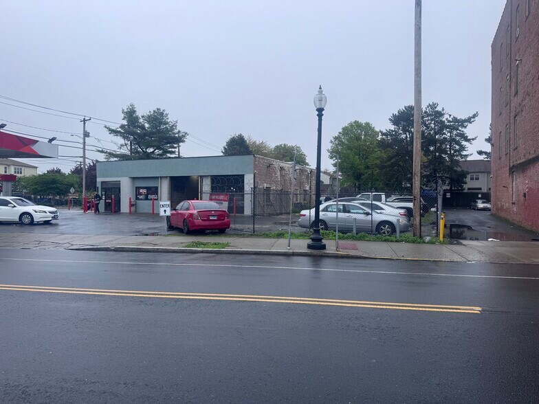 624 E Main St, Bridgeport, CT à vendre - Photo de l’immeuble – Image 1 sur 22