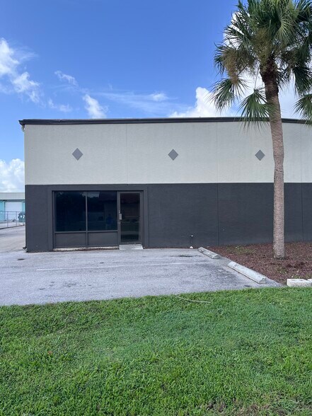 3942 Arnold Ave, Naples, FL à louer - Photo de l’immeuble – Image 2 sur 20
