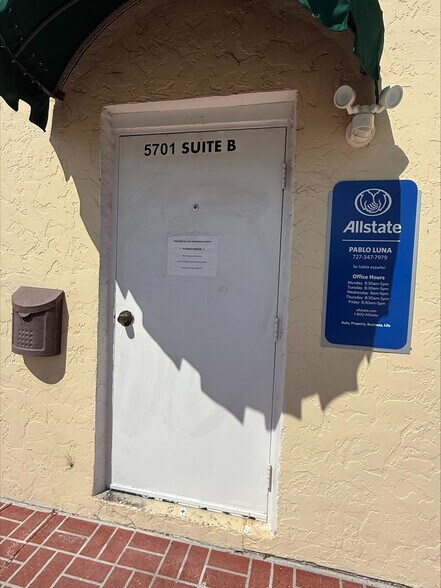 5701 1st Ave S, Saint Petersburg, FL à louer - Photo de l’immeuble – Image 3 sur 6