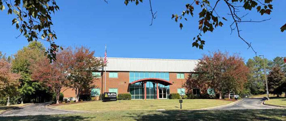 145 W Park Loop, Huntsville, AL à vendre - Photo de l’immeuble – Image 2 sur 6