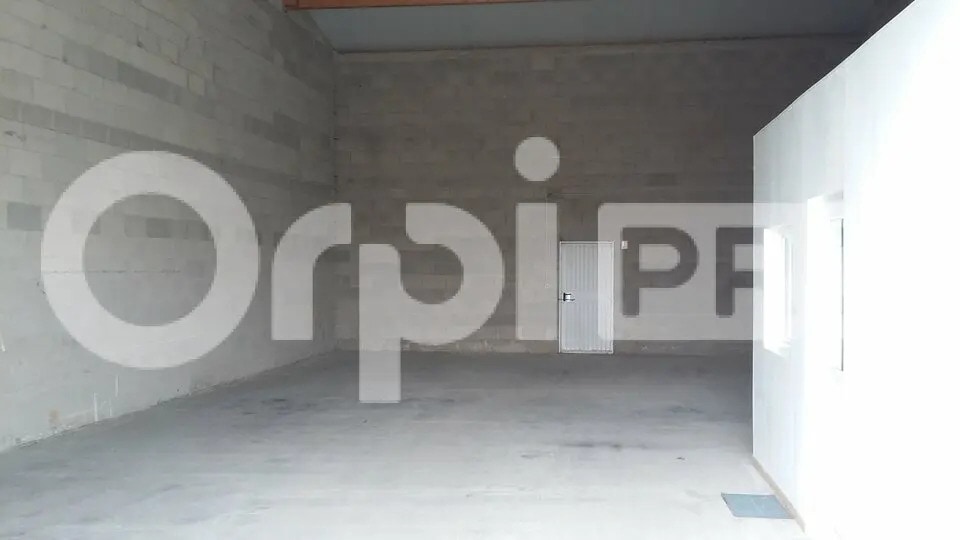 Local d’activités dans Crépy-en-Valois à louer - Photo de l’immeuble – Image 2 sur 4