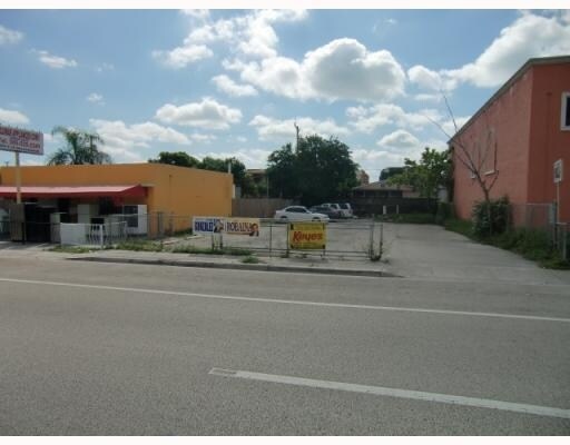 450 E 25th St, Hialeah, FL à vendre - Photo de l’immeuble – Image 2 sur 7