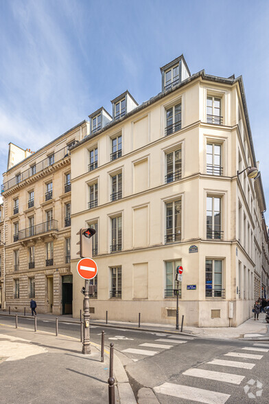 20 Rue Saint-Georges, Paris à louer - Photo de l’immeuble – Image 2 sur 3