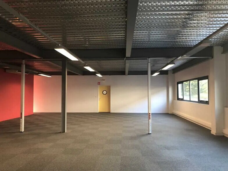 Bureau dans Saint-Jean-de-Braye à louer - Photo de l’immeuble – Image 3 sur 7