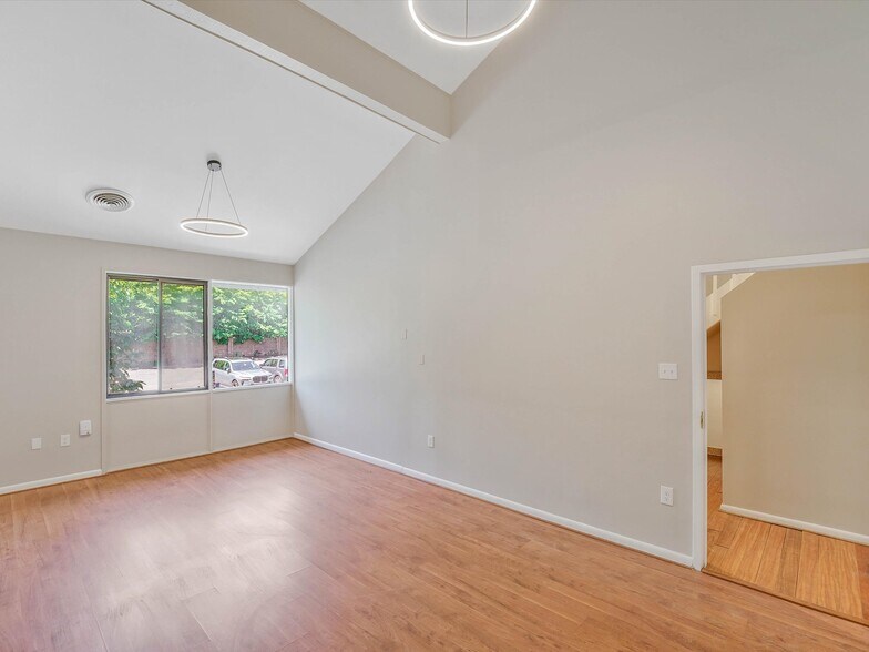 311 Maple Ave W, Vienna, VA à louer - Photo intérieure – Image 3 sur 46