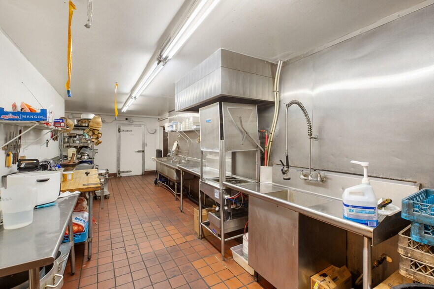 430 E Saint George Blvd, Saint George, UT à louer - Photo de l’immeuble – Image 3 sur 5