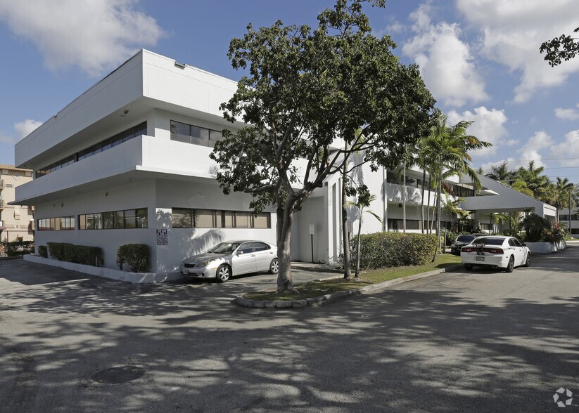 16400 NW 2nd Ave, Miami, FL à louer - Photo de l’immeuble – Image 3 sur 4