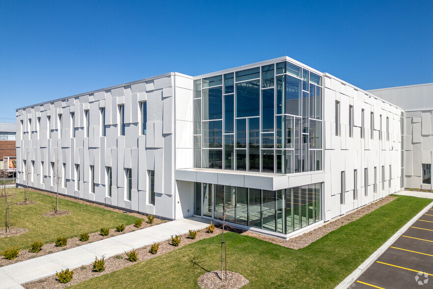 7300 Ch De La Côte-De-Liesse, Saint-Laurent, QC à louer - Photo de l’immeuble – Image 1 sur 5