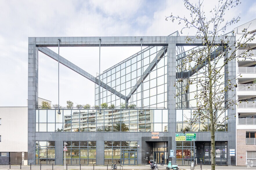 Bureau dans Ivry-sur-Seine à louer - Photo principale – Image 1 sur 2