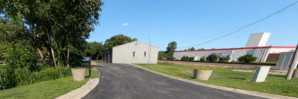 10139 Kaw Dr, Edwardsville, KS à louer - Photo de l’immeuble – Image 2 sur 13
