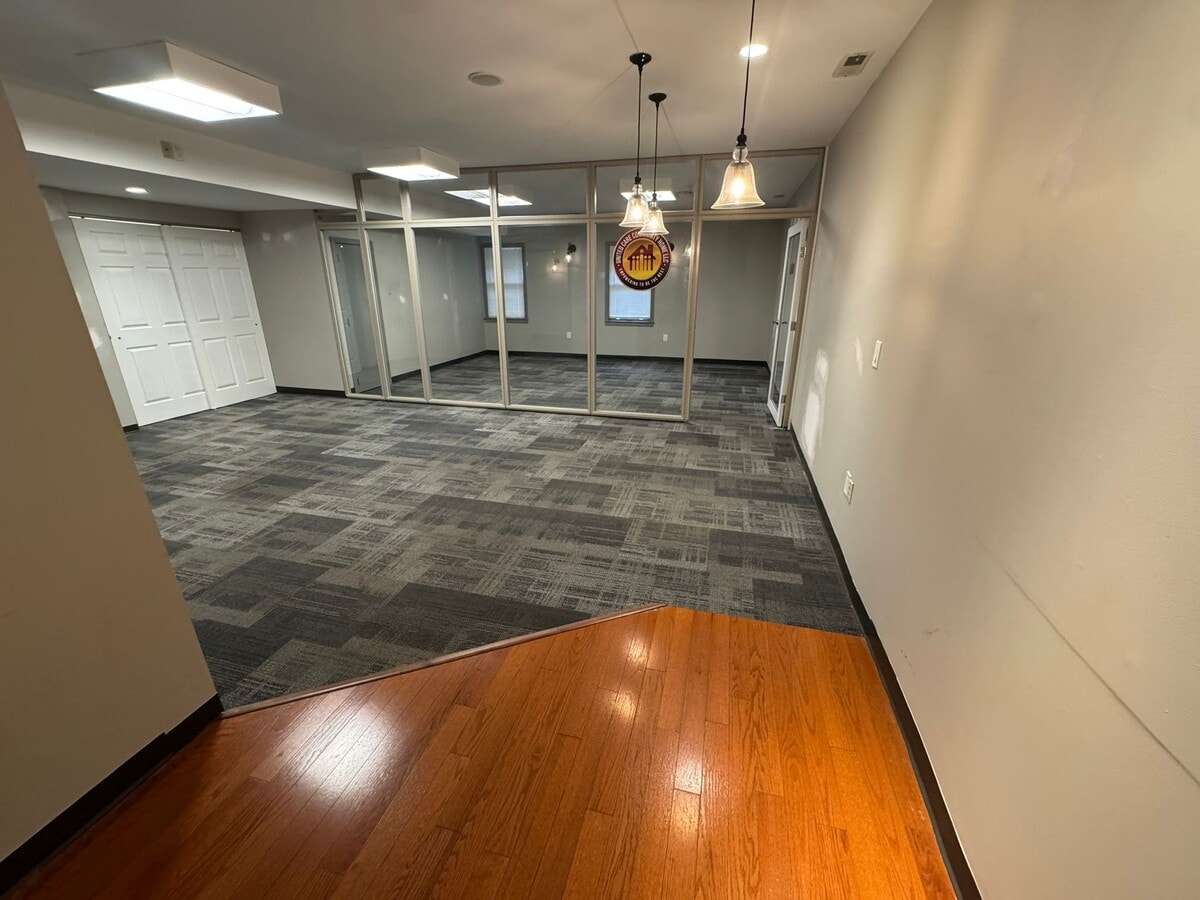 2895 Hamilton Blvd, Allentown, PA 18104 - Lot 105 - - Photo intérieure - Image 1 of 14
