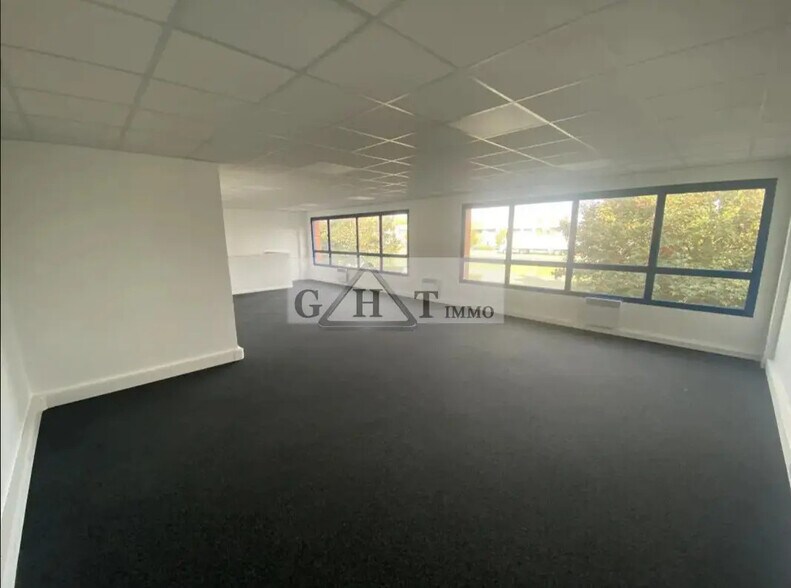Industriel/Logistique dans Moissy-Cramayel à louer - Photo de l’immeuble – Image 1 sur 7
