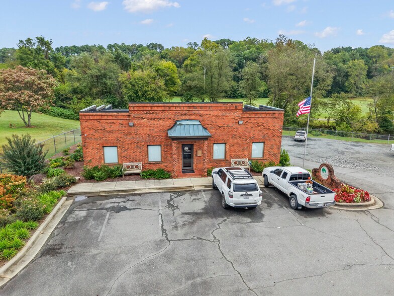 4715 Bethania Station Rd, Winston-Salem, NC à vendre - Photo de l’immeuble – Image 3 sur 18