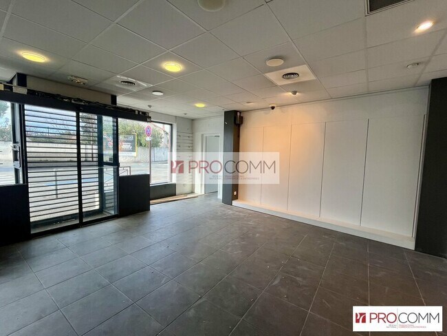 Plus de détails pour Local commercial à vendre