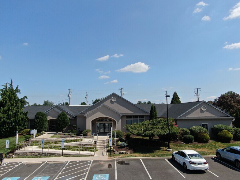 1970 N Broad St, Lansdale, PA à louer - Photo de l’immeuble – Image 1 sur 11