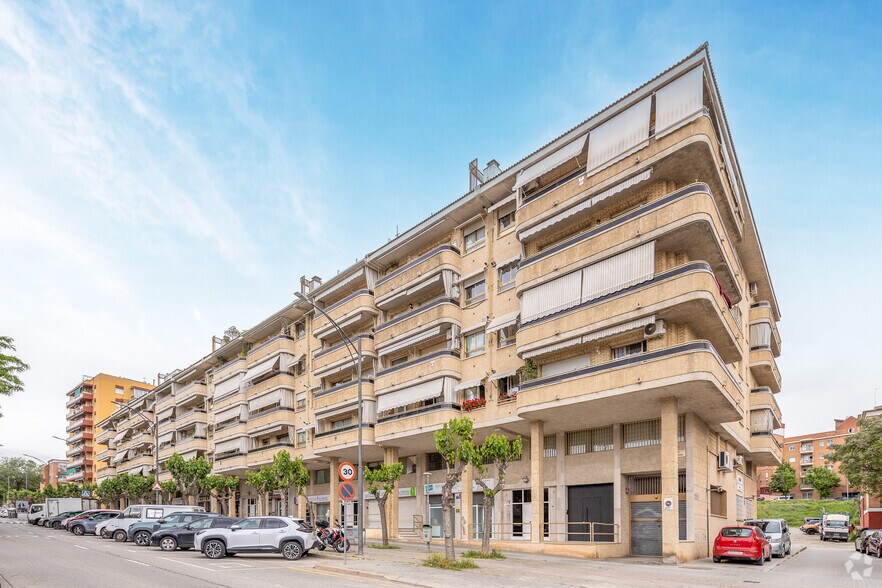 Carrer Via Alexandra, 12, Sabadell, Barcelona à louer - Photo de l’immeuble – Image 2 sur 3