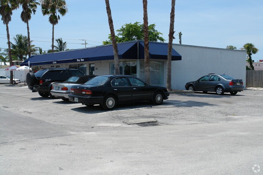 217 Avenida Madera, Sarasota, FL à louer - Photo de l’immeuble – Image 3 sur 4