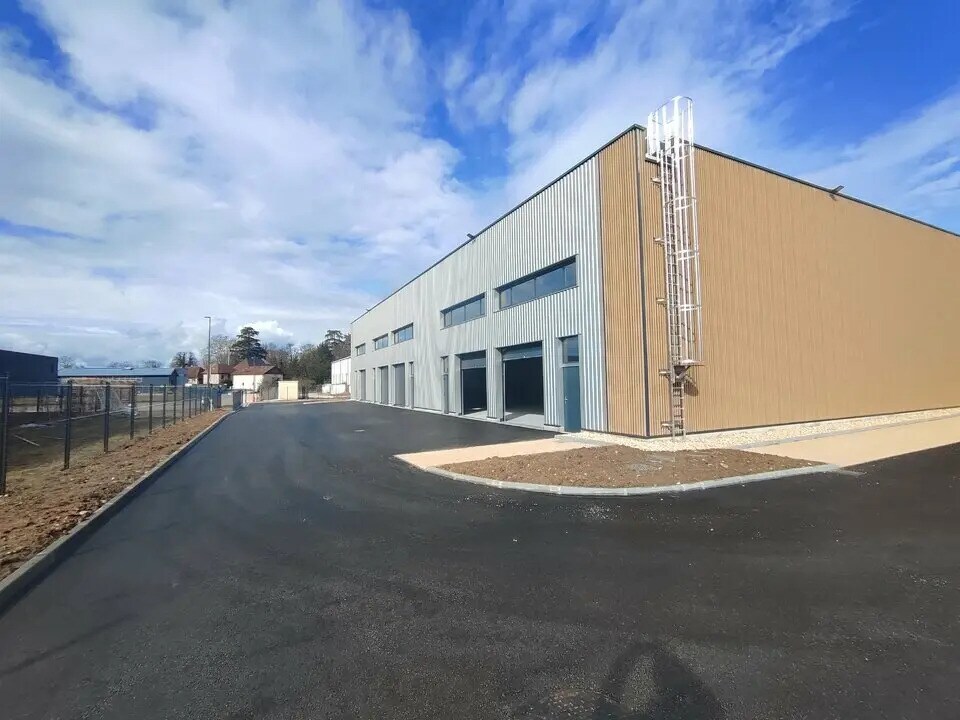 Local d'activités dans Saint-Béron à vendre Photo de l’immeuble– Image 1 sur 10