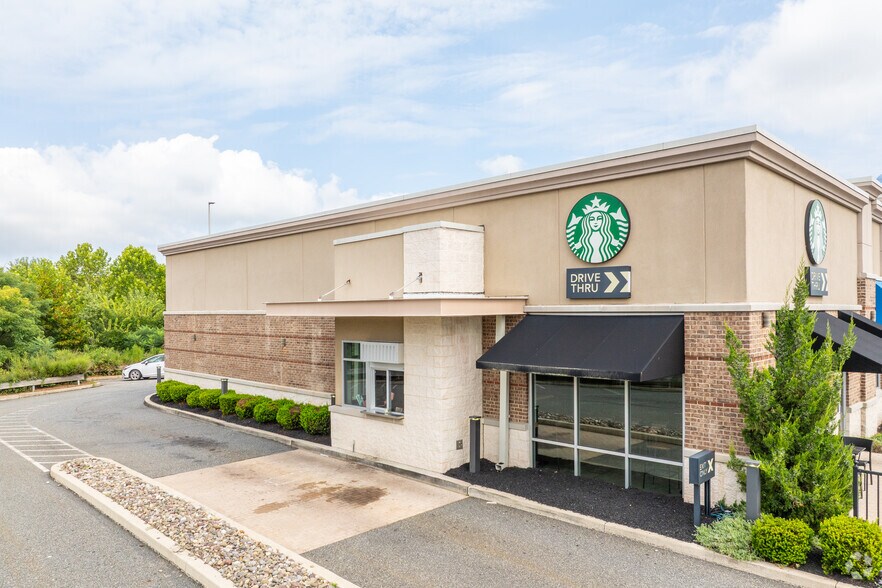 210 Upland Square Dr, Pottstown, PA à vendre - Photo de l’immeuble – Image 3 sur 8