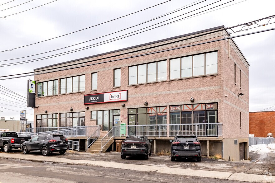2015-2025 Av Huitième, Montréal, QC à louer - Photo de l’immeuble – Image 2 sur 4