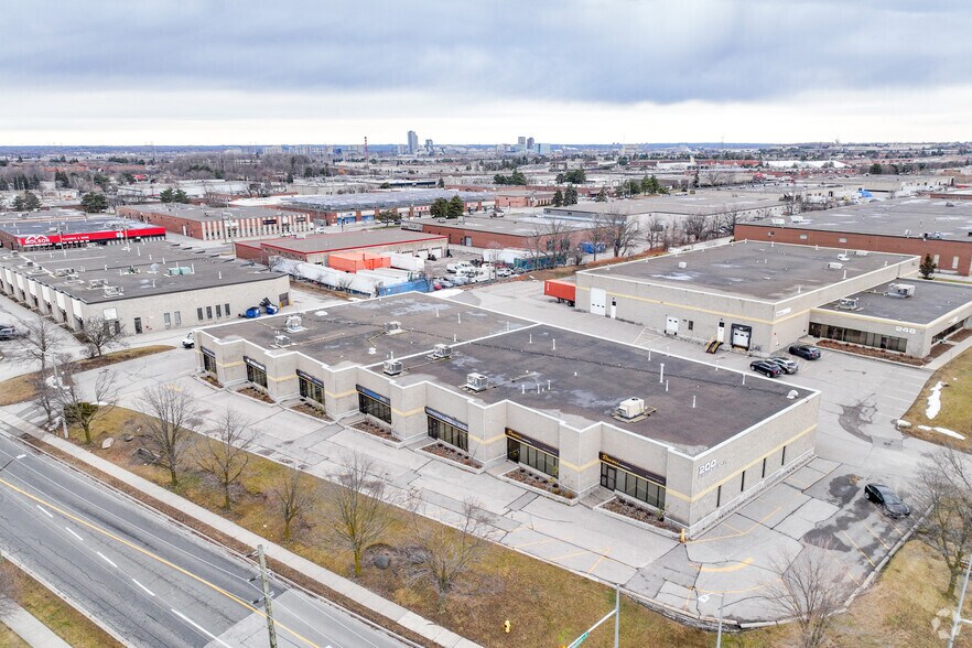 200 Steelcase Rd, Markham, ON à louer - Photo de l’immeuble – Image 2 sur 4