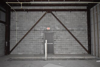 1112 W Spencer Hwy, La Porte, TX à louer Photo de l’immeuble– Image 1 sur 3